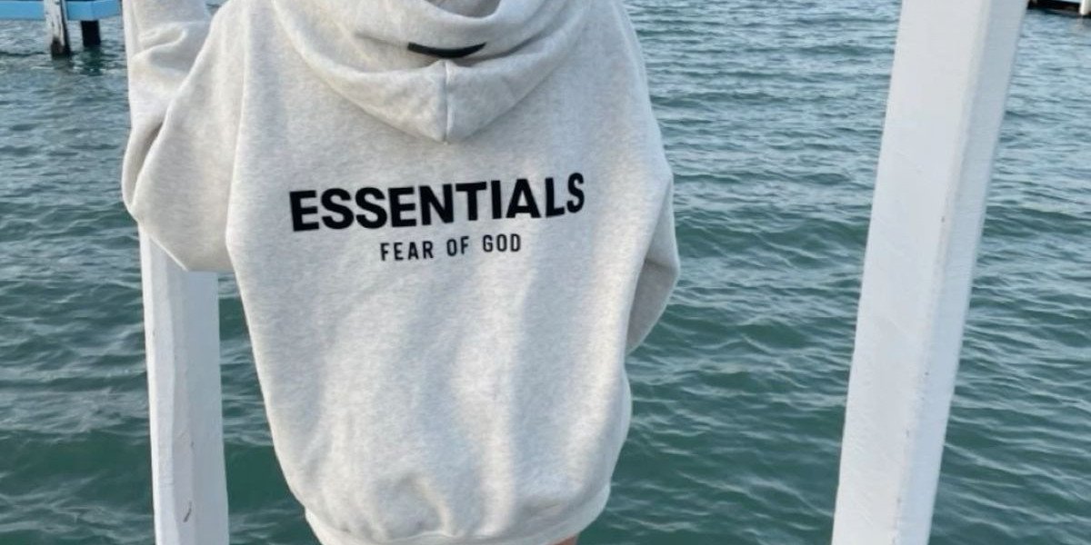 Essentials Hoodie: The Ultimate Guide to Streetwear Comfort, Style, and Versatility