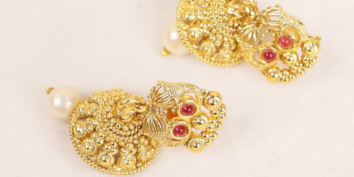 2026's Top Accessory Pairings for Lehengas and Sarees